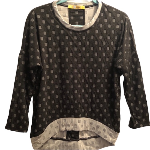 NWOT Cotton Innovation Gray Top - Picture 2 of 4